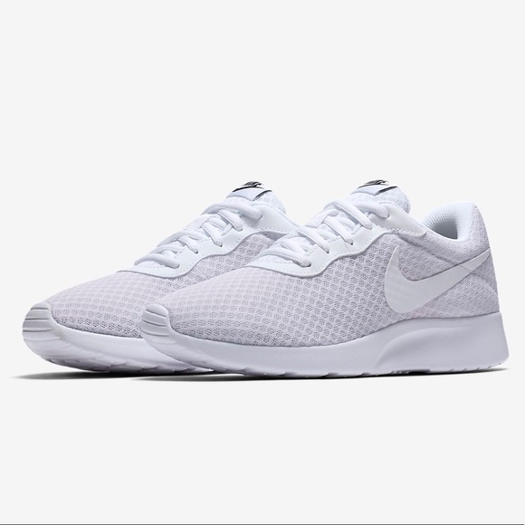 nike tanjun knit sneaker